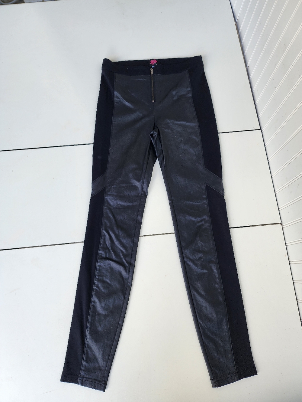 2b BEBE Black Faux Leather Insert Zip High Waist Slim Fit Pant Womens Stretch S